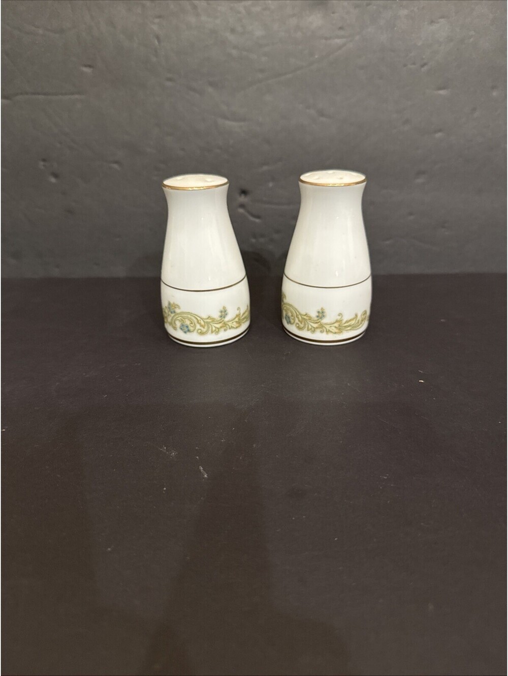 Vintage Contemporary By Noritake Maytone Salt And Pepper Shakers 3 3/8” H